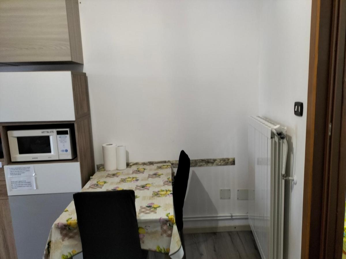 Ferienwohnung Affitti Brevi Ferrera Monolocale Ferrera 20 Minuti Da Rho Fiera E San Siro Bareggio Exterior foto